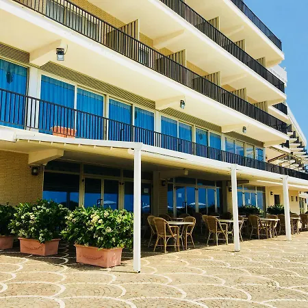 Grand L'approdo Отель Террачина