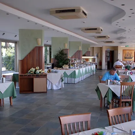 ホテル Grand L'approdo テッラチーナ