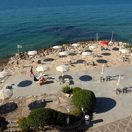 ホテル Grand L'approdo テッラチーナ